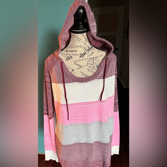 Beautiful sweater - Picture 2 of 2